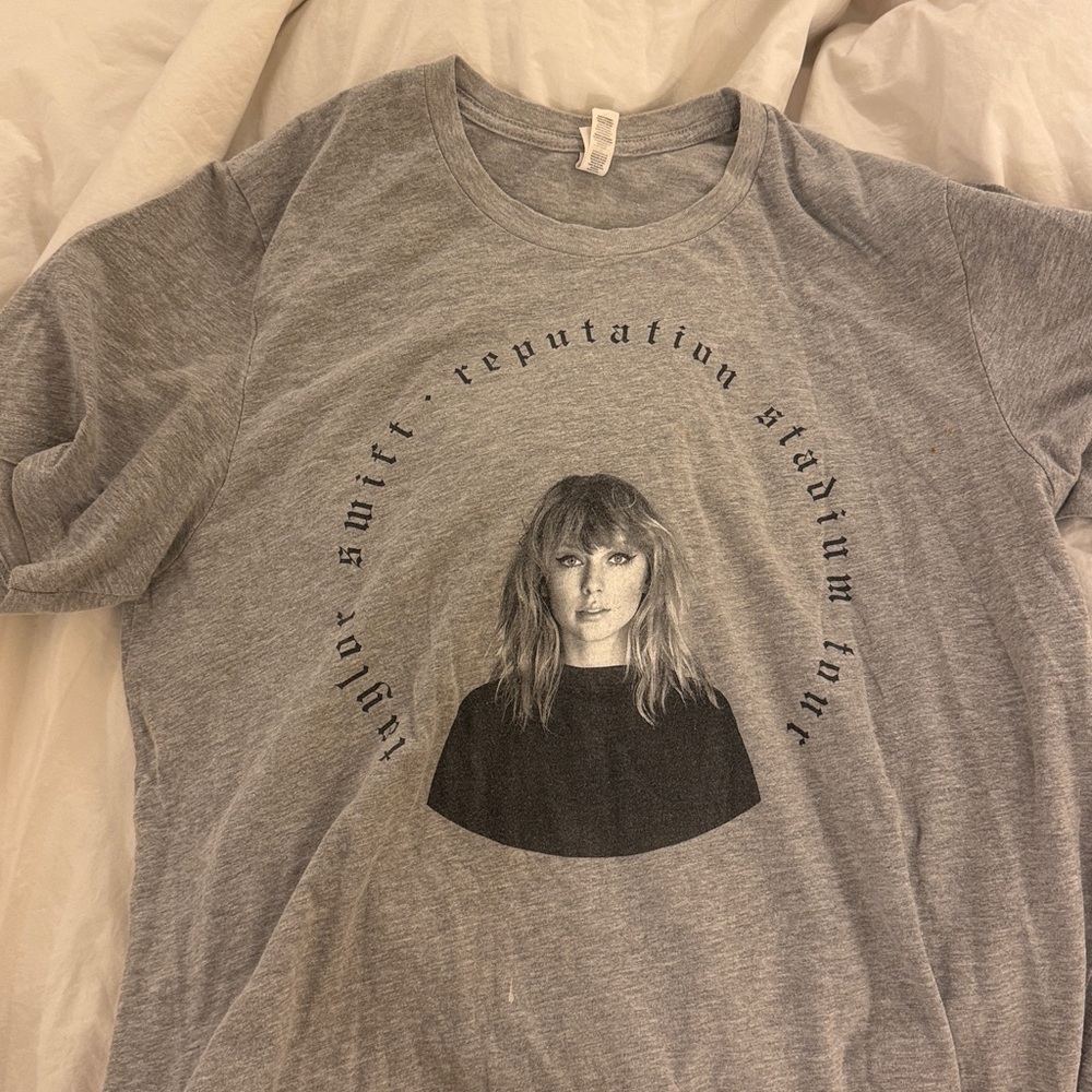 Taylor Swift Reputation Tour T-Shirt merch
